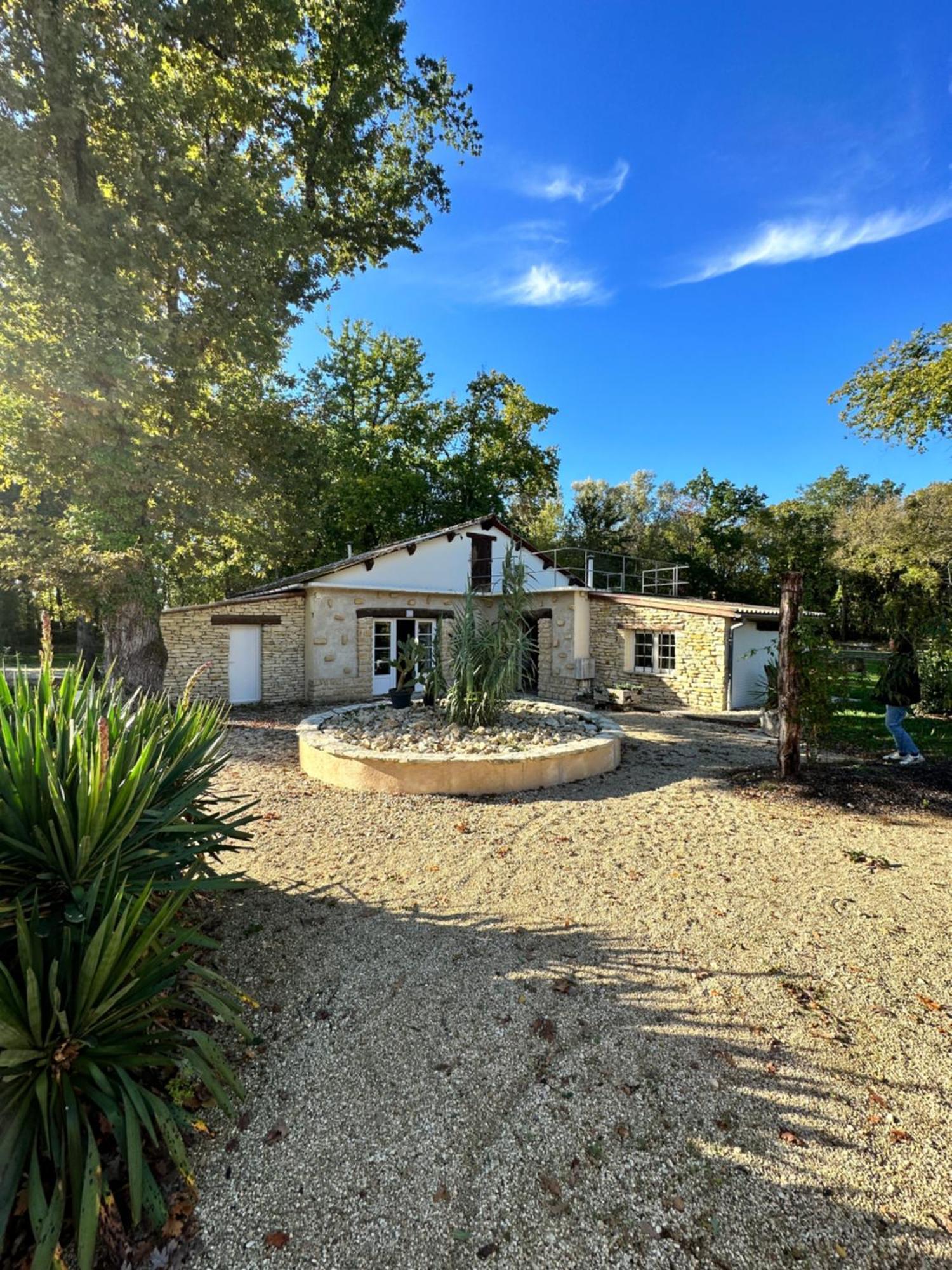 Vila Au Coeur Du Vignoble Cognacais Gondeville Exteriér fotografie