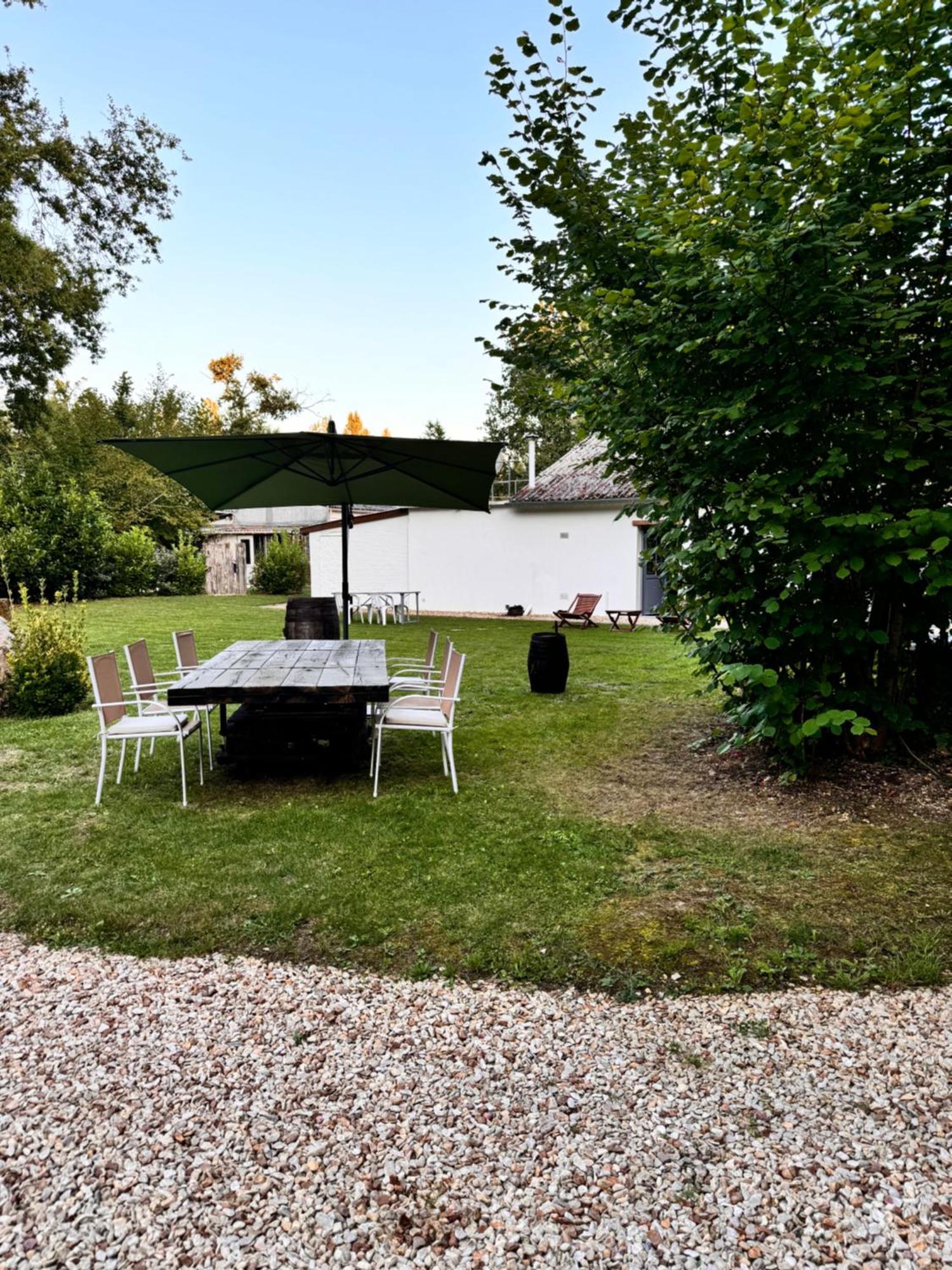 Vila Au Coeur Du Vignoble Cognacais Gondeville Exteriér fotografie
